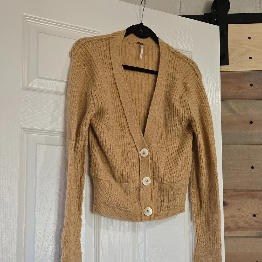Free People Mimosa ribbed knit cropped cardigan sweater in taupe Size Small